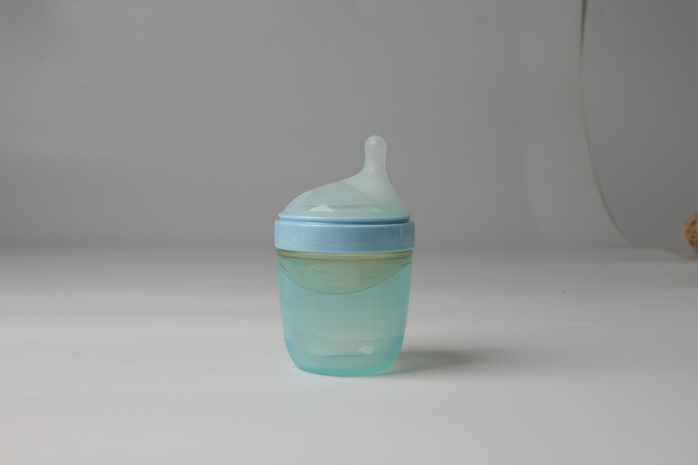 Natural-Touch Comfort: The Professional Choice for Stress-Free, Gas-Free Feeding
